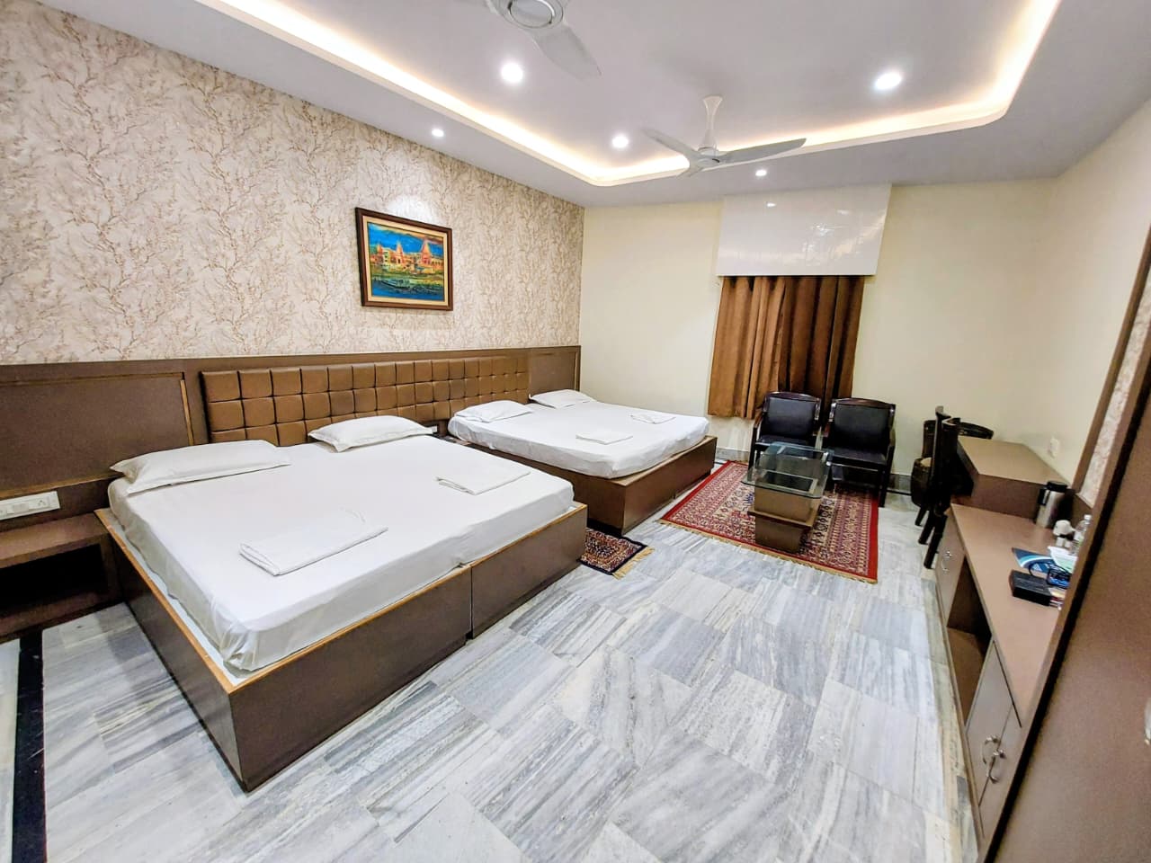 Alka Deluxe family room