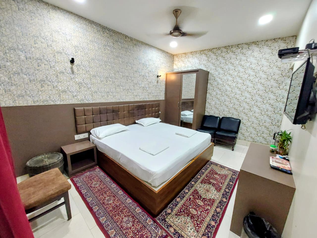 Alka Deluxe Ac room